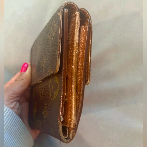 Authentic LOUIS VUITTON Elise Trifold Compact wallet in Monogram - Picture 5 of 10